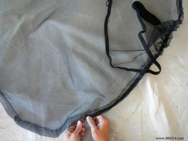 DIY Travel Pet Bed: Transform a Picnic Basket into a Portable Carrier