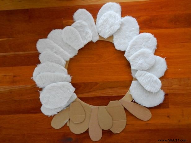 DIY White Fluff Christmas Wreath: Easy Step-by-Step Guide from a Seasoned Crafter