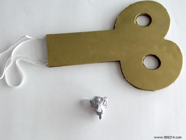 DIY Clockwork Doll Halloween Costume: Craft Realistic Key Braces Step-by-Step