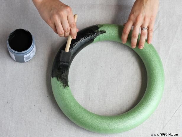 DIY Spooky Googly Eyes Garland: Easy Halloween Wreath Tutorial