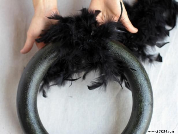 DIY Spooky Googly Eyes Garland: Easy Halloween Wreath Tutorial