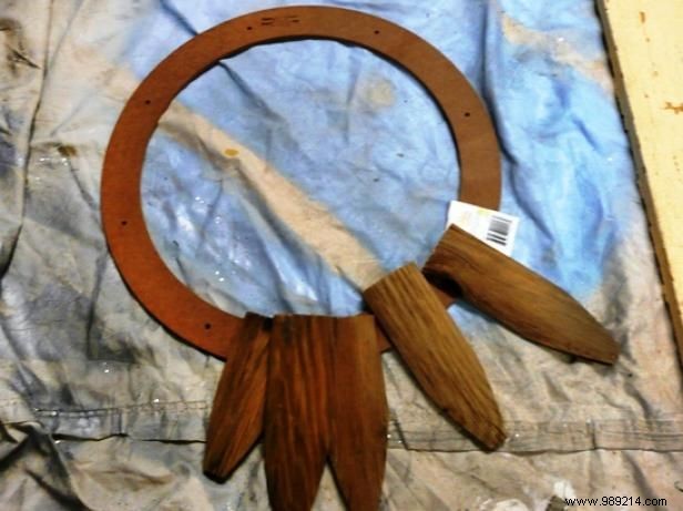 DIY Rustic Northern Woods Wreath: Upcycled Picket Fence with Evergreen Garland