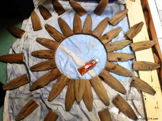 DIY Rustic Northern Woods Wreath: Upcycled Picket Fence with Evergreen Garland