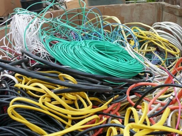 DIY Wire Wreath Tutorial: Reclaimed Electrical Cable, Berries, and Pinecones