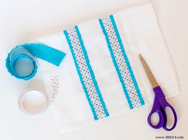 Easy DIY Ribbon Burp Cloths: Simple Sewing Tutorial for Baby Showers