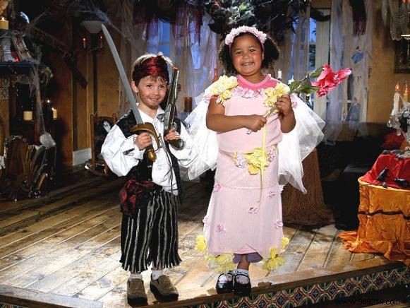 Easy DIY Pirate Costume: Step-by-Step Guide Using Everyday Items