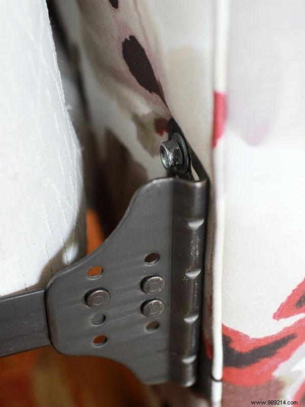 How to Craft a Professional Upholstered Footboard: Expert DIY Guide