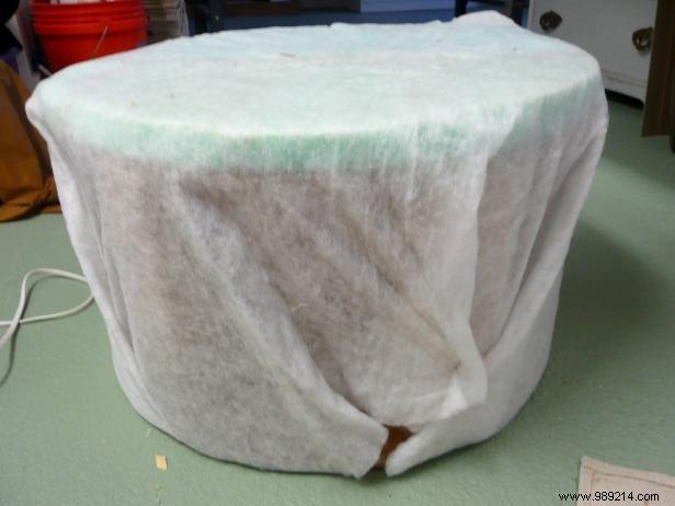 DIY Guide: Upcycle a Wooden Cable Spool and Old Blanket into a Stylish Ottoman