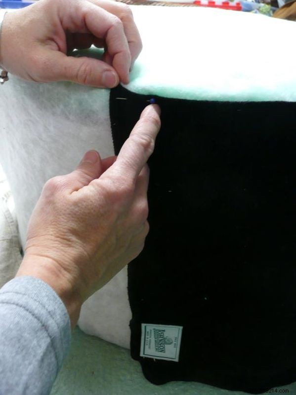 DIY Guide: Upcycle a Wooden Cable Spool and Old Blanket into a Stylish Ottoman