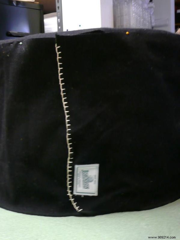 DIY Guide: Upcycle a Wooden Cable Spool and Old Blanket into a Stylish Ottoman