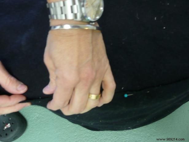 DIY Guide: Upcycle a Wooden Cable Spool and Old Blanket into a Stylish Ottoman