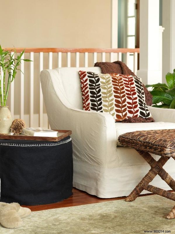 DIY Guide: Upcycle a Wooden Cable Spool and Old Blanket into a Stylish Ottoman