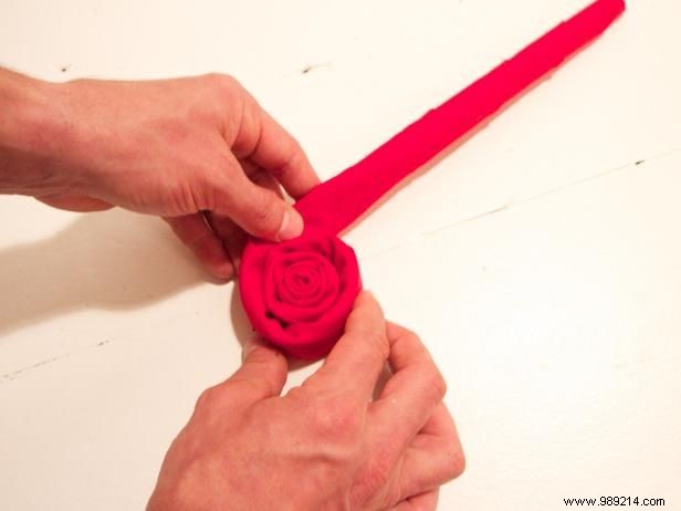 DIY Burlap Wedding Chair Backs: Elegant Mr. & Mrs. Tutorial