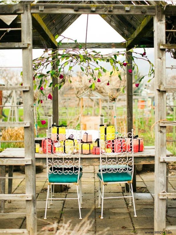 DIY Crepe Paper Roses and Hanging Branches: Easy Spring Party Decor Guide