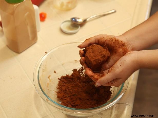 DIY Cinnamon Christmas Ornaments: Simple Recipe for Fragrant Holiday Decor