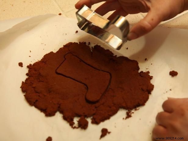 DIY Cinnamon Christmas Ornaments: Simple Recipe for Fragrant Holiday Decor