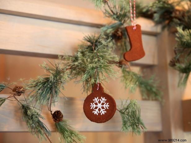 DIY Cinnamon Christmas Ornaments: Simple Recipe for Fragrant Holiday Decor