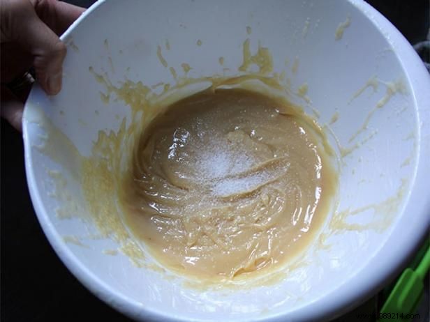 Easy Microwave Dulce de Leche White Chocolate Spoons Recipe