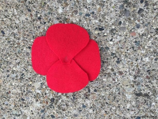 DIY Felt Poppies for Memorial Day: A Step-by-Step Guide to Honor the Fallen