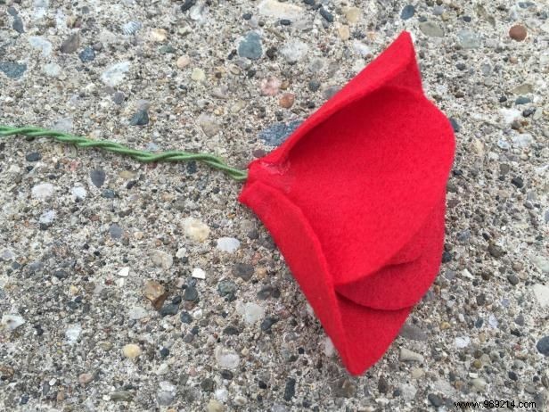 DIY Felt Poppies for Memorial Day: A Step-by-Step Guide to Honor the Fallen