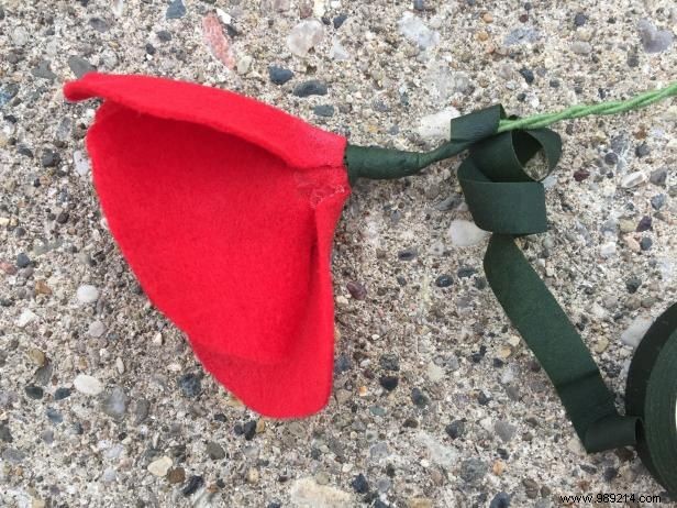 DIY Felt Poppies for Memorial Day: A Step-by-Step Guide to Honor the Fallen
