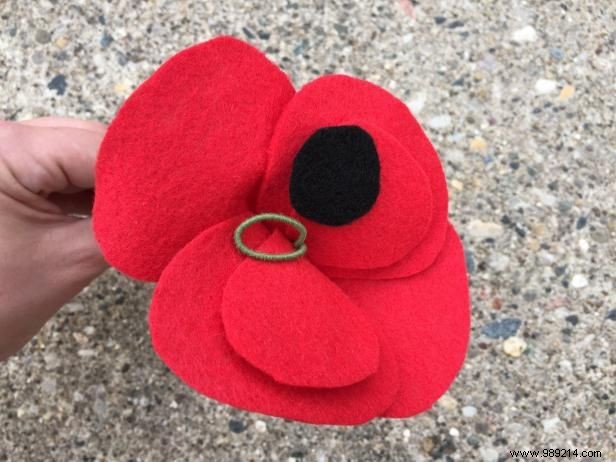 DIY Felt Poppies for Memorial Day: A Step-by-Step Guide to Honor the Fallen