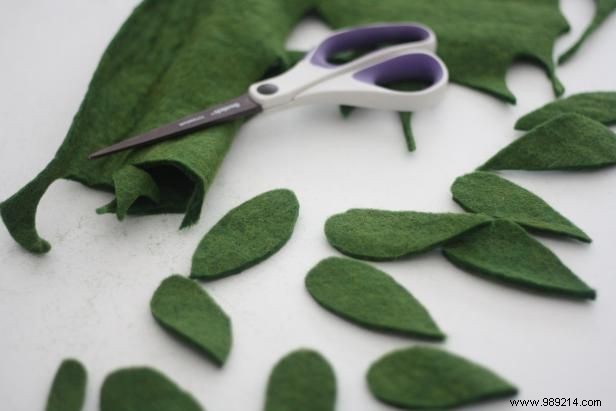 DIY Felt Mistletoe: Step-by-Step Guide to Crafting Festive Holiday Greenery