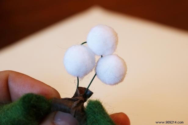 DIY Felt Mistletoe: Step-by-Step Guide to Crafting Festive Holiday Greenery