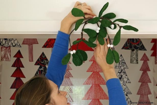 DIY Felt Mistletoe: Step-by-Step Guide to Crafting Festive Holiday Greenery
