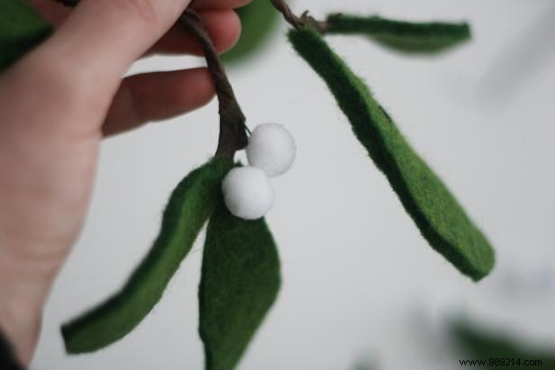 DIY Felt Mistletoe: Step-by-Step Guide to Crafting Festive Holiday Greenery