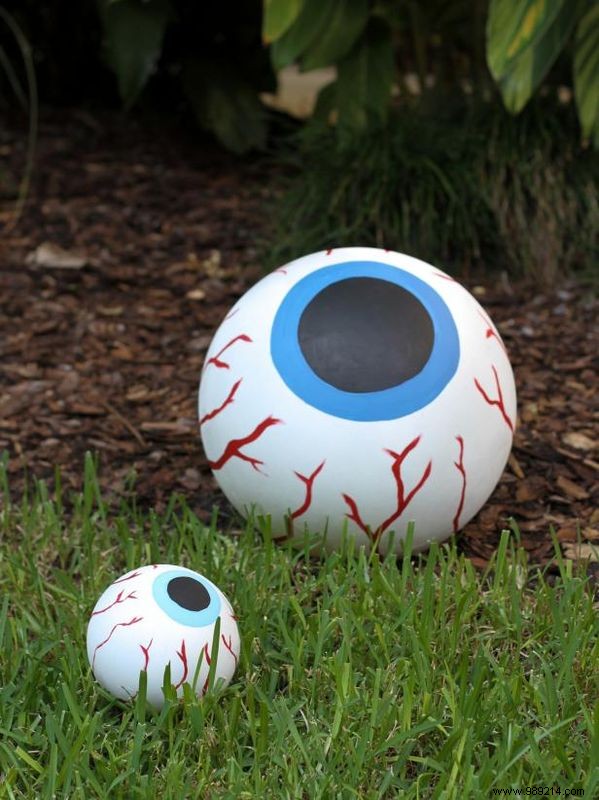 DIY Giant Bloodshot Eye Halloween Yard Decorations: Simple Step-by-Step Guide by Brittni Mehlhoff