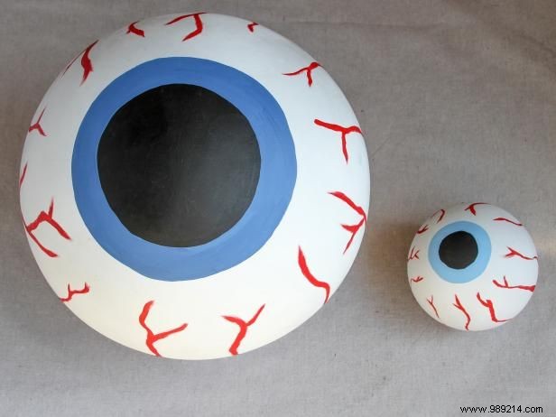 DIY Giant Bloodshot Eye Halloween Yard Decorations: Simple Step-by-Step Guide by Brittni Mehlhoff