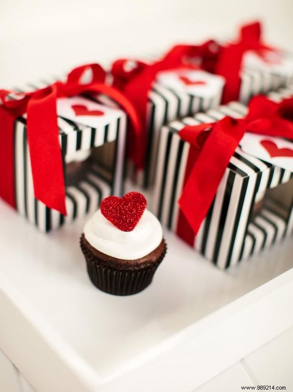 DIY Glitter Fondant Hearts: Elevate Your Valentine s Day Cupcakes