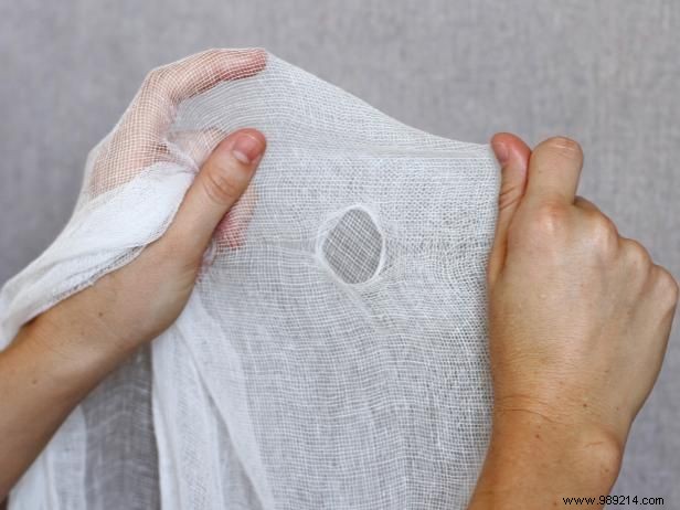 How to Make Spooky Hanging Ghosts for Halloween: Easy DIY Tutorial