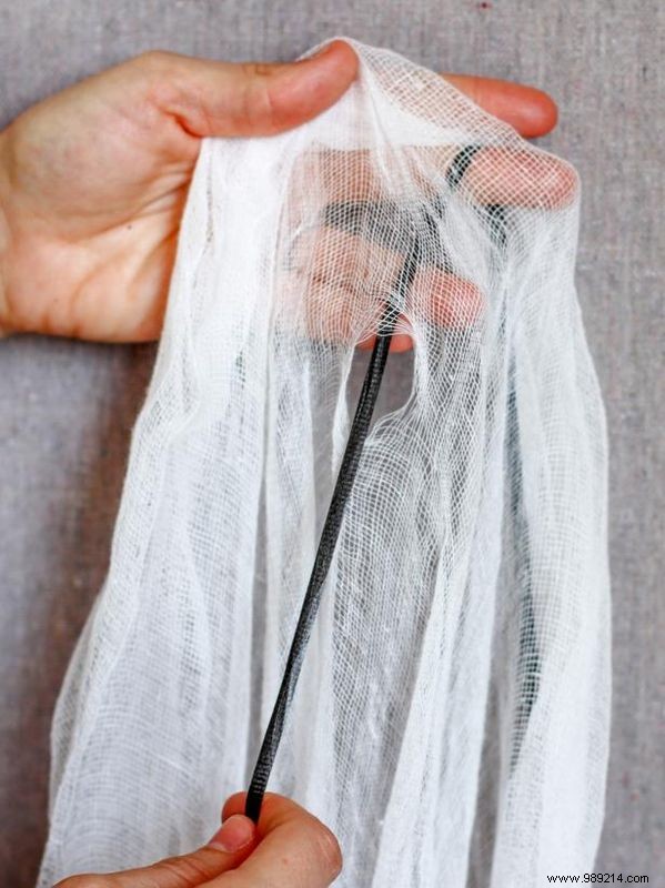 How to Make Spooky Hanging Ghosts for Halloween: Easy DIY Tutorial