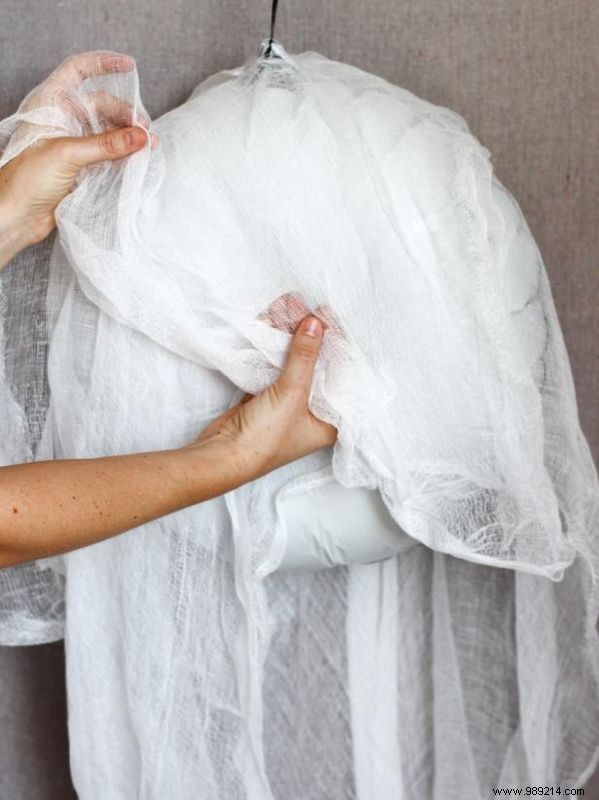 How to Make Spooky Hanging Ghosts for Halloween: Easy DIY Tutorial