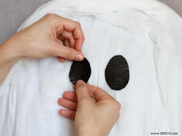 How to Make Spooky Hanging Ghosts for Halloween: Easy DIY Tutorial