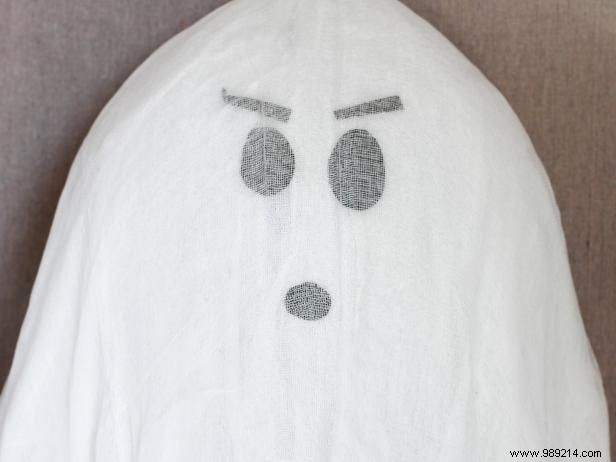 How to Make Spooky Hanging Ghosts for Halloween: Easy DIY Tutorial