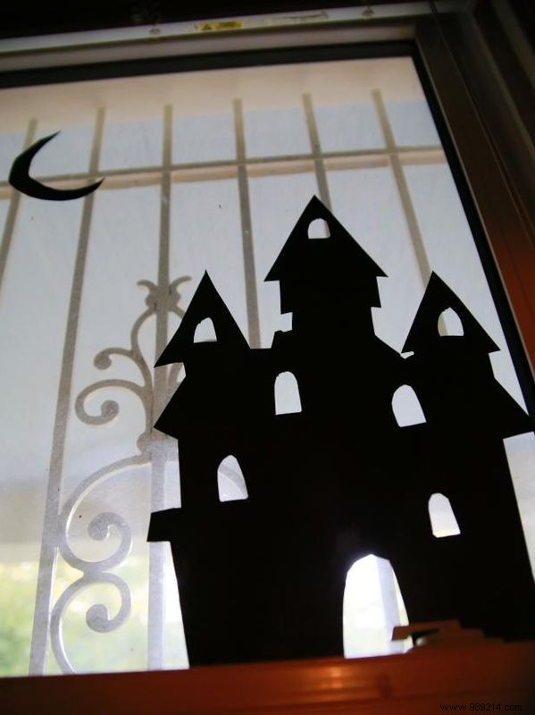 DIY Halloween Window Silhouettes: Simple Step-by-Step Guide from a Seasoned Crafter