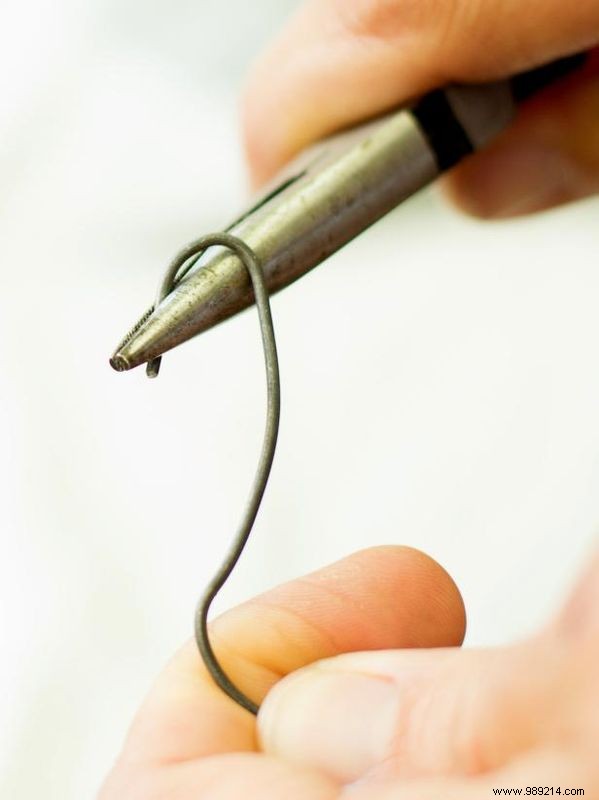 DIY Horseshoe Place Card Holders: Rustic Wedding Tutorial from a Seasoned Crafter