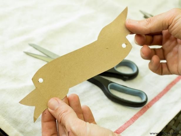 DIY Horseshoe Place Card Holders: Rustic Wedding Tutorial from a Seasoned Crafter