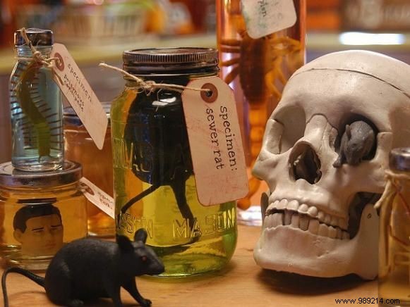 DIY Mad Scientist Jars: Easy Spooky Halloween Props Tutorial