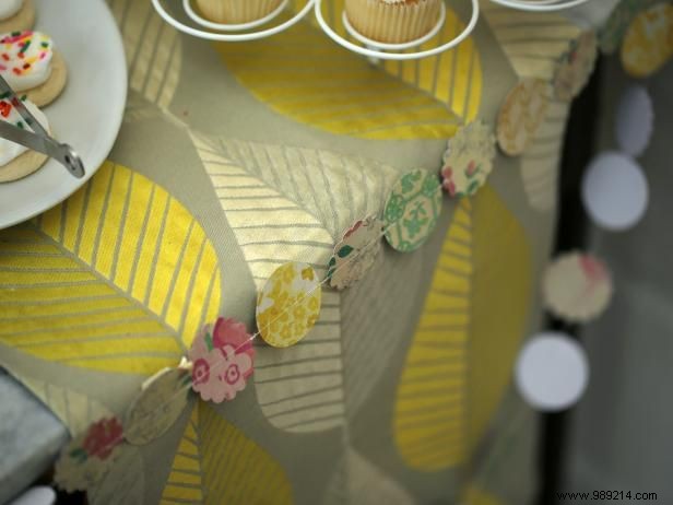 How to Craft Beautiful DIY Paper Garland Bunting: A Simple Step-by-Step Guide