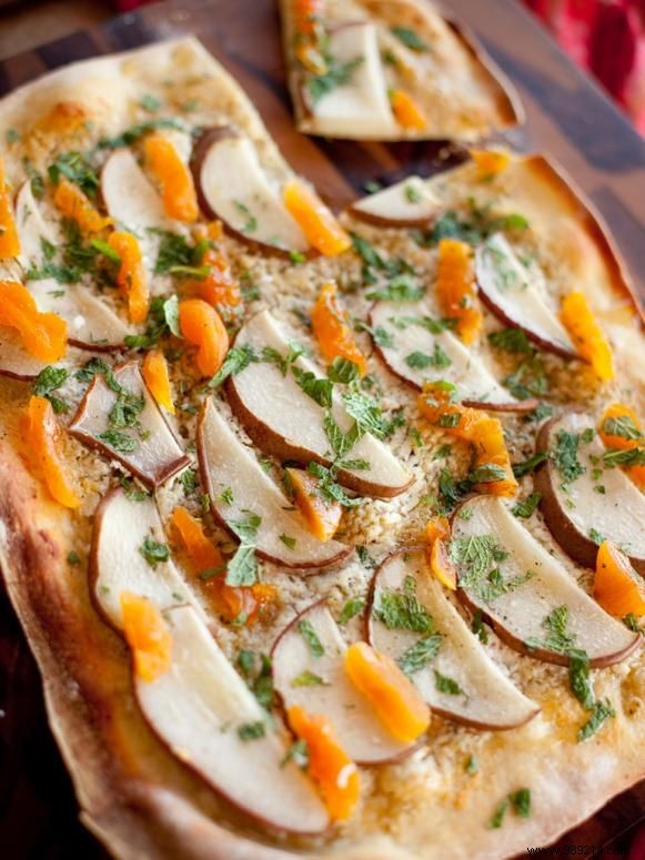 Exquisite Pear, Chèvre & Honey Flatbread Recipe: Crispy, Flavorful & Easy