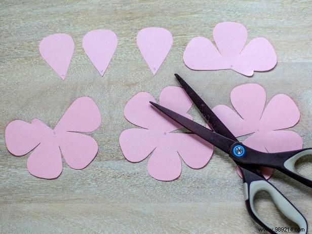 How to Craft Realistic Paper Roses: Expert Step-by-Step DIY Guide