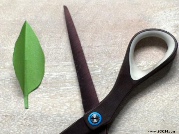 How to Craft Realistic Paper Roses: Expert Step-by-Step DIY Guide