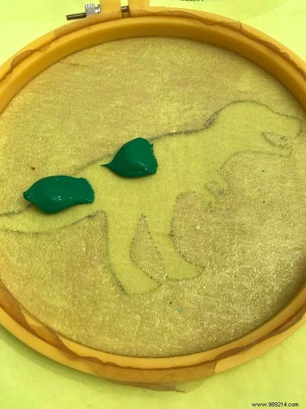 Easy DIY Screen Printing on T-Shirts Using Pantyhose: Expert Step-by-Step Guide