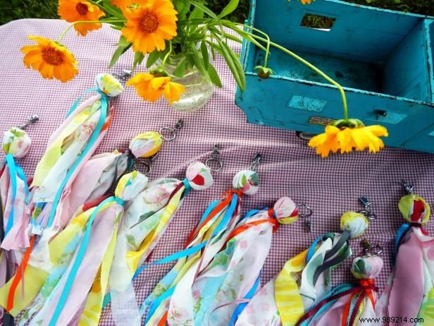 DIY Vintage Tablecloth Weights: Simple Picnic Table Tutorial with Sheets and Stones