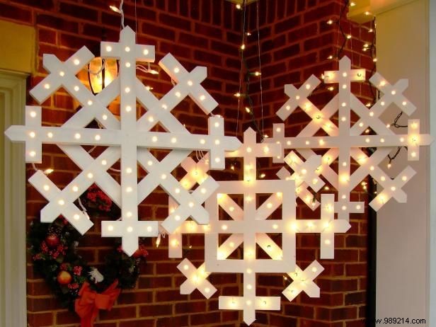 DIY Lighted Wooden Snowflakes: Expert Step-by-Step Woodworking Guide