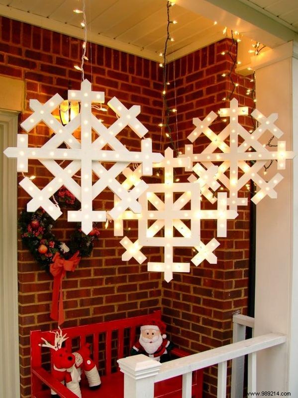 DIY Lighted Wooden Snowflakes: Expert Step-by-Step Woodworking Guide